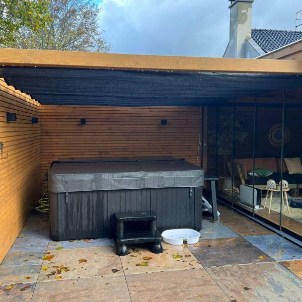 Overkapping Jacuzzi
