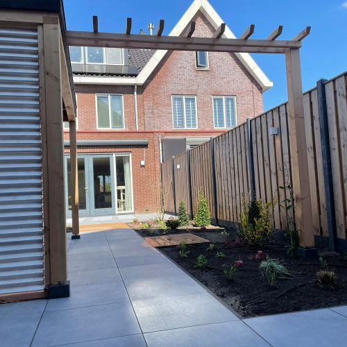 Pergola plaatsen in de achtertuin