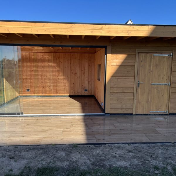 Tuinhuis op maat met glas